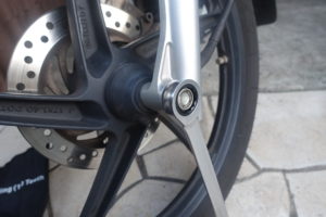 フロントホイール取り外し