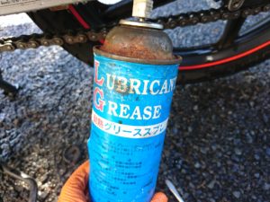 チェーンメンテナンスにグリーススプレー